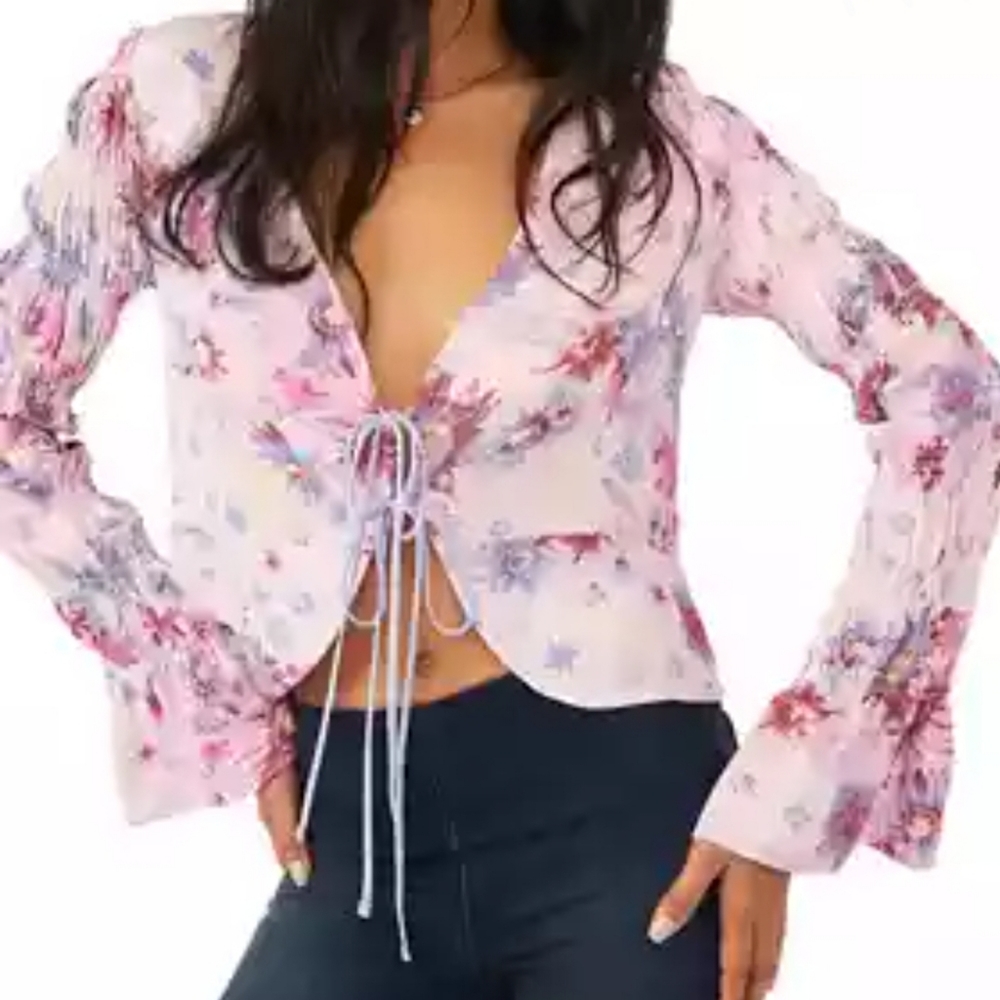 NWT Free People beautiful soft pink floral long sleeve blouse. Size small